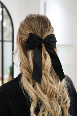 Haarschleife Black:  (© © Great Lengths)